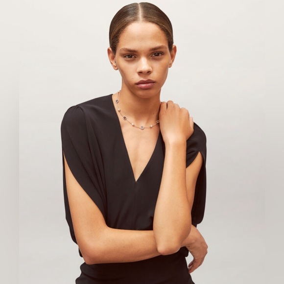 NWT Authentic Luxury Minimalist Tory Burch Crystal Pearl Logo Necklace - Picture 8 of 17